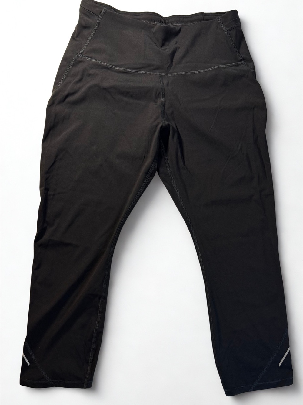Women's Sleek High-Rise Run Capri
Leggings 21" - All in Motion Black M